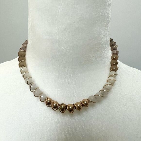 High quality beaded collar necklace with gold tone coil - Picture 1 of 7